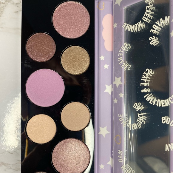 ✨HOST PICK X2✨ MAC Girls Eye Shadow Palette - Picture 3 of 10